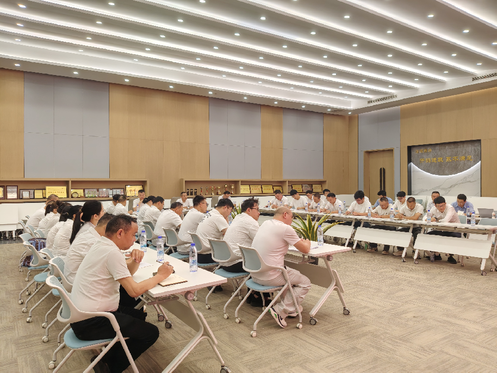 复盘聚力·全员共进 | 尊龙凯时（Z6）中国科技有限公司-官方网站
装饰2026年中工作会议顺利召开